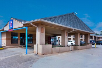 Pet Friendly Motel 6 Marshall TX in Marshall, Texas