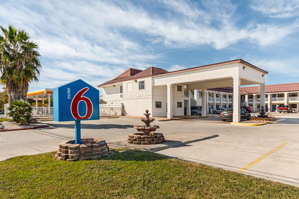 Pet Friendly Motel 6 San Marcos TX North in San Marcos, Texas