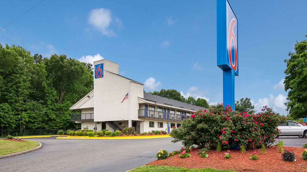 Pet Friendly Motel 6 Richmond VA Midlothian Turnpike in Richmond, Virginia