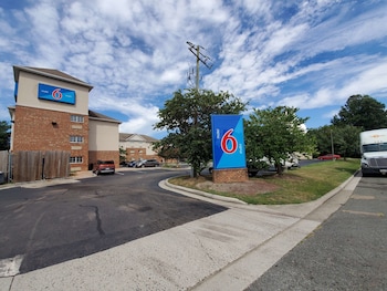 Pet Friendly Motel 6 Richmond VA I 64 West in Richmond, Virginia