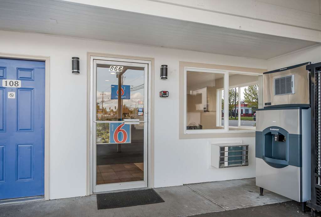 Pet Friendly Motel 6 Burlington WA in Burlington, Washington