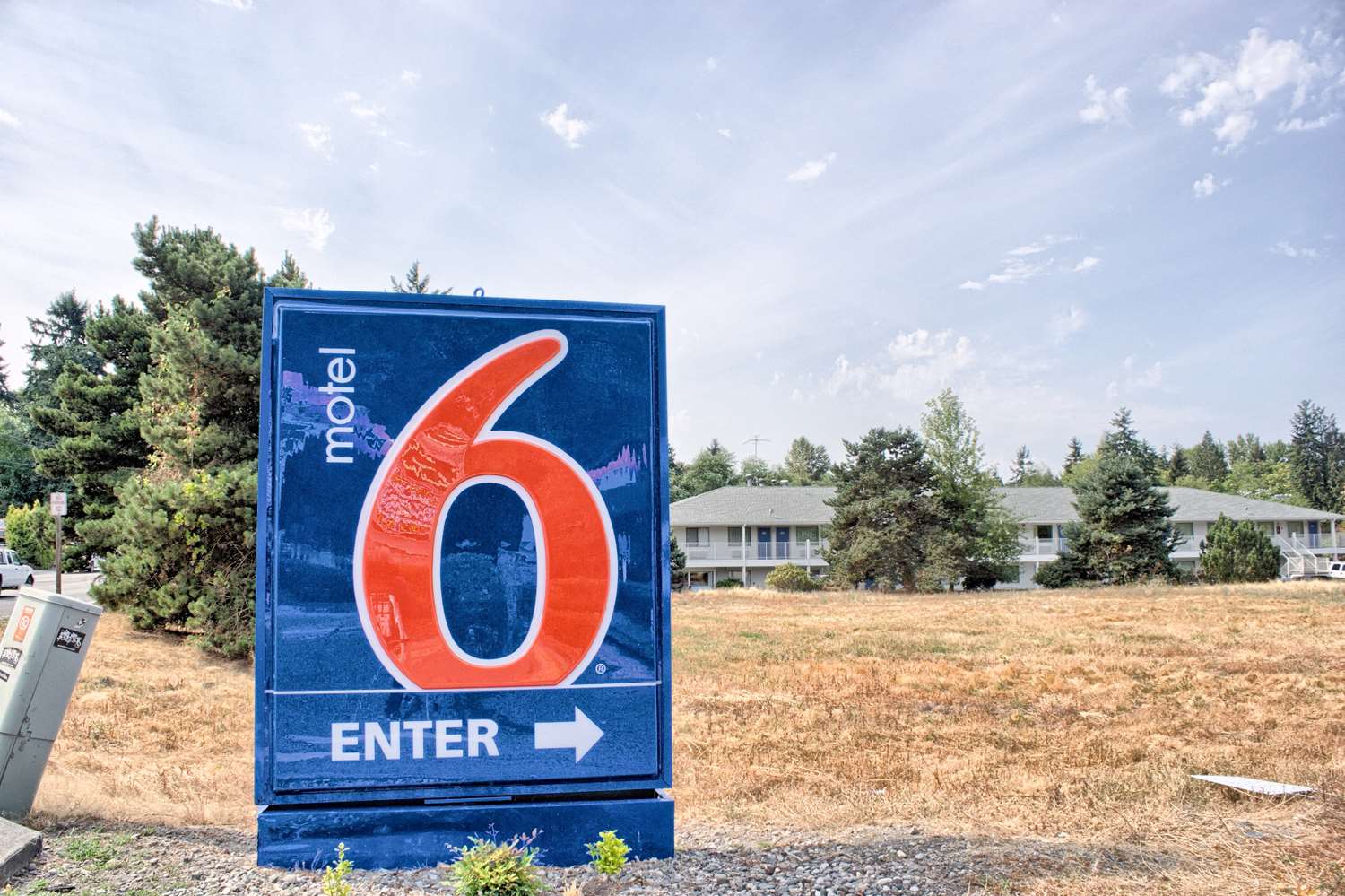 Pet Friendly Motel 6 Seattle South in Seatac, Washington