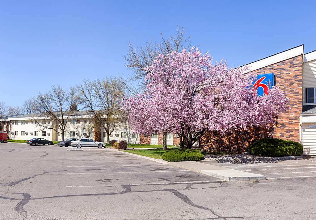 Pet Friendly Motel 6 Spokane East in Spokane Valley, Washington