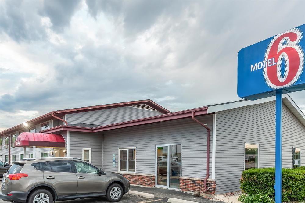 Pet Friendly Motel 6 Fond Du Lac WI in Fond Du Lac, Wisconsin