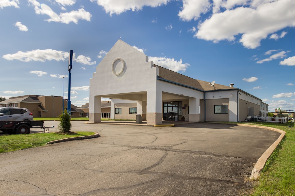 Pet Friendly Motel 6 Rothschild in Rothschild, Wisconsin