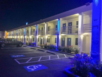 Pet Friendly Motel 6 Martinsburg WV in Falling Waters, West Virginia