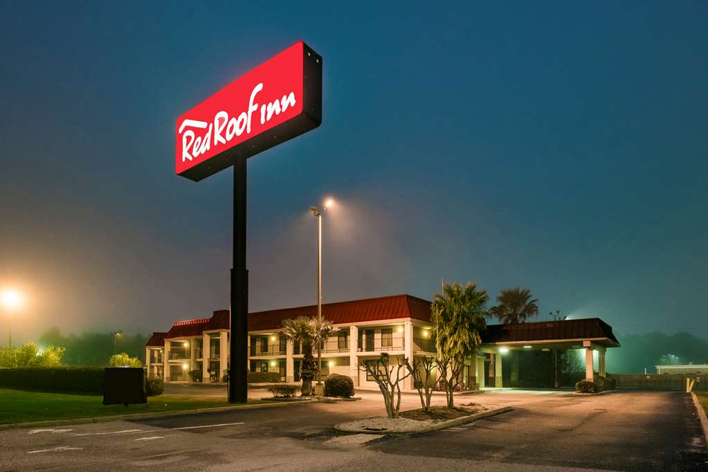 Pet Friendly Red Roof Inn Mobile North Saraland in Saraland, Alabama