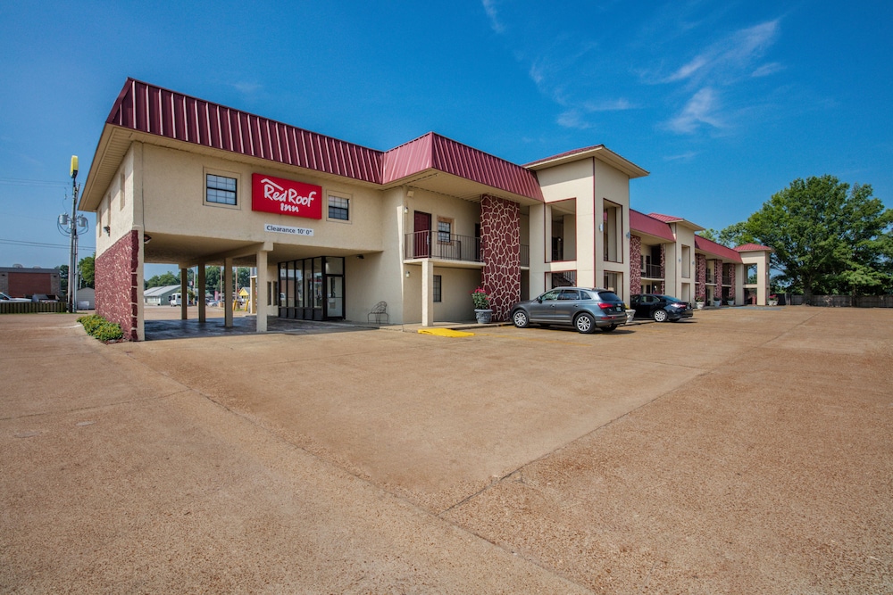 Pet Friendly Red Roof Inn Forrest City in Forrest City, Arkansas