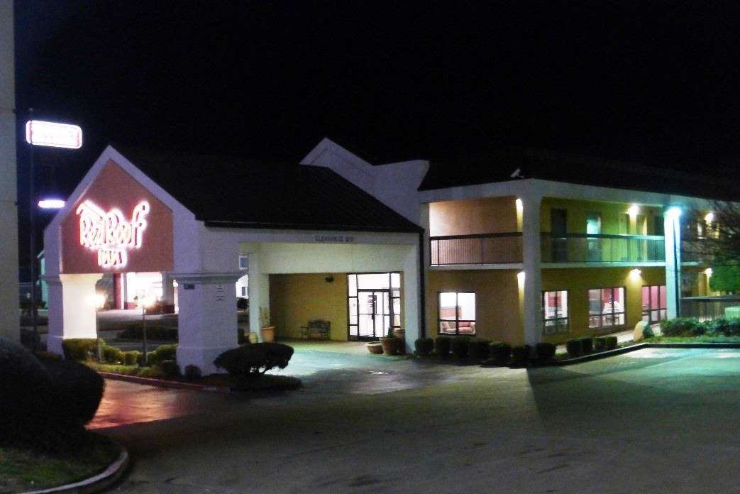 Pet Friendly Red Roof Inn & Suites Texarkana in Texarkana, Arkansas