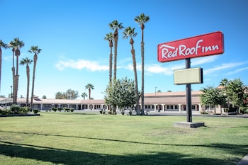 Pet Friendly Red Roof Inn Blythe in Blythe, California