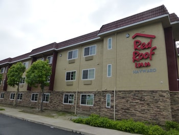 Pet Friendly Red Roof Inn Hayward in Hayward, California