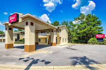 Pet Friendly Red Roof Inn Defuniak Springs in DeFuniak Springs, Florida