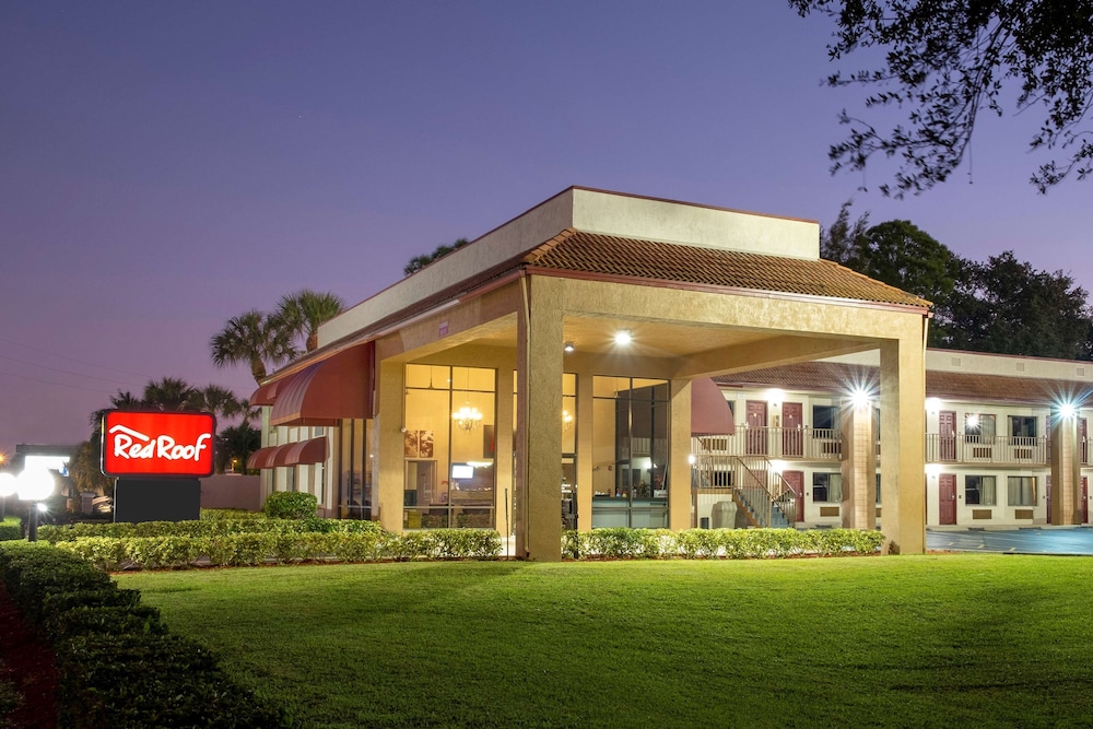 Pet Friendly Red Roof Inn Ft. Pierce in Fort Pierce, Florida