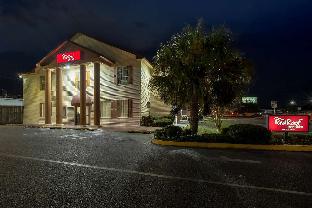 Pet Friendly Red Roof Inn & Suites Pensacola NAS Corry in Pensacola, Florida