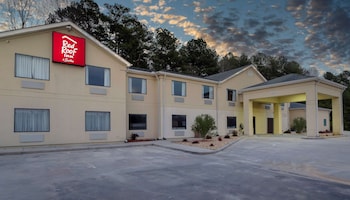 Pet Friendly Red Roof Inn & Suites Carrollton GA West Georgia in Carrollton, Georgia