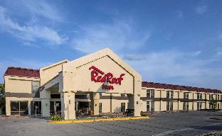 Pet Friendly Red Roof Inn Ames in Ames, Iowa