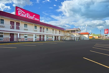 Pet Friendly Red Roof Inn Des Moines in Des Moines, Iowa