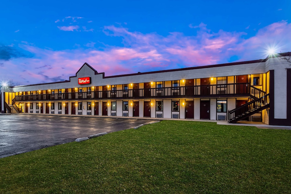 Pet Friendly Red Roof Inn Scottsburg in Scottsburg, Indiana