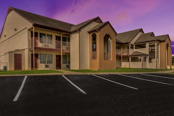 Pet Friendly Red Roof Inn Cadiz in Cadiz, Kentucky