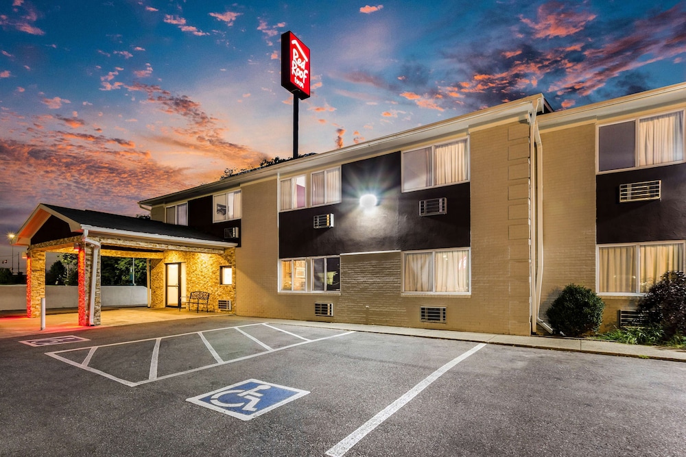 Pet Friendly Red Roof Inn Dry Ridge in Dry Ridge, Kentucky