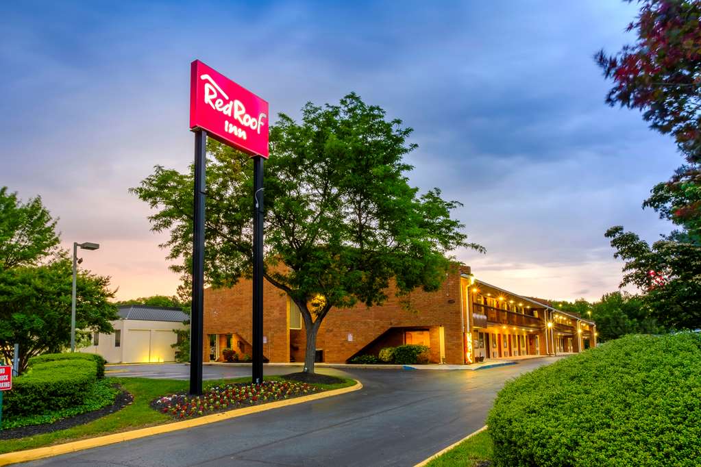 Pet Friendly Red Roof Inn Edgewood in Edgewood, Maryland