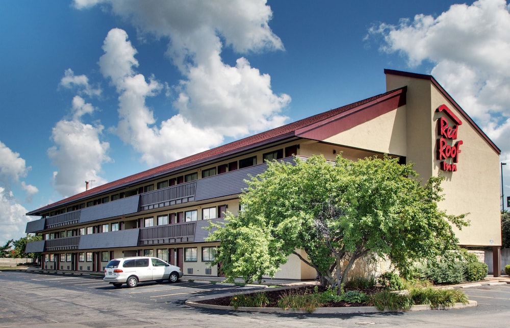 Pet Friendly Red Roof Inn St. Louis Westport in Maryland Heights, Missouri