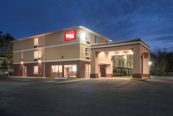 Pet Friendly Red Roof Inn & Suites Biloxi in Biloxi, Mississippi