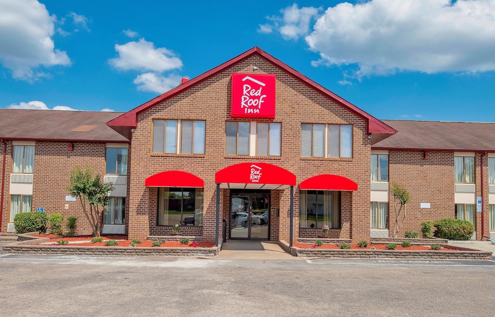 Pet Friendly Red Roof Inn Roanoke Rapids in Roanoke Rapids, North Carolina