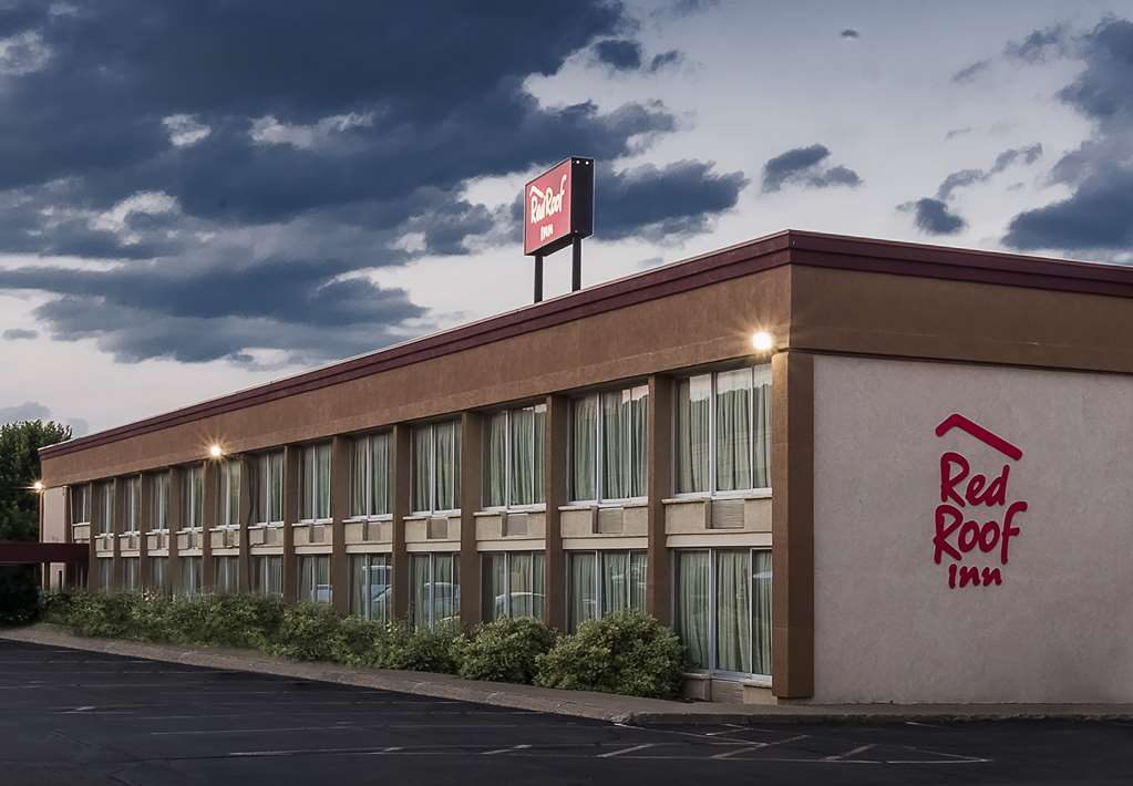 Pet Friendly Red Roof Inn Cortland in Cortland, New York