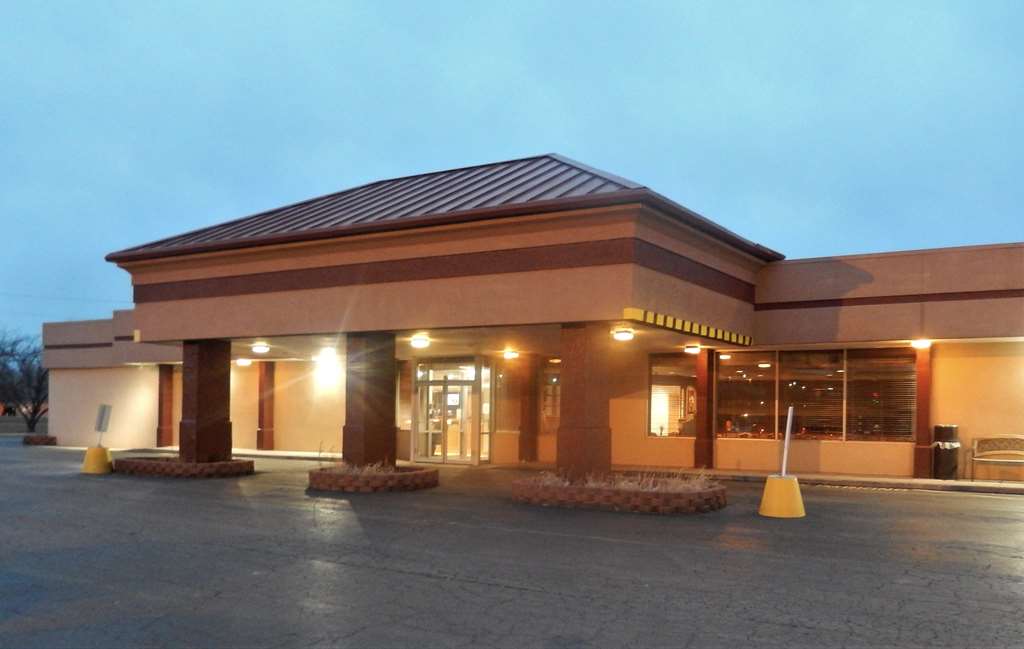 Pet Friendly Red Roof Inn Ashtabula Austinburg in Austinburg, Ohio