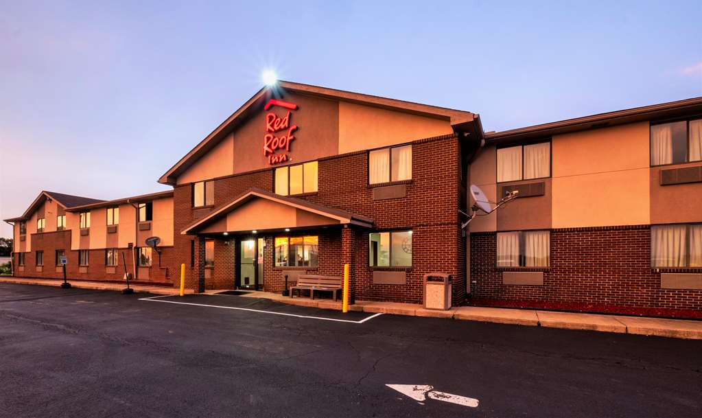 Pet Friendly Red Roof Inn Greensburg in Greensburg, Pennsylvania