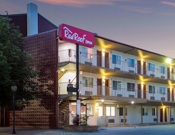 Pet Friendly Red Roof Inn York Downtown in York, Pennsylvania