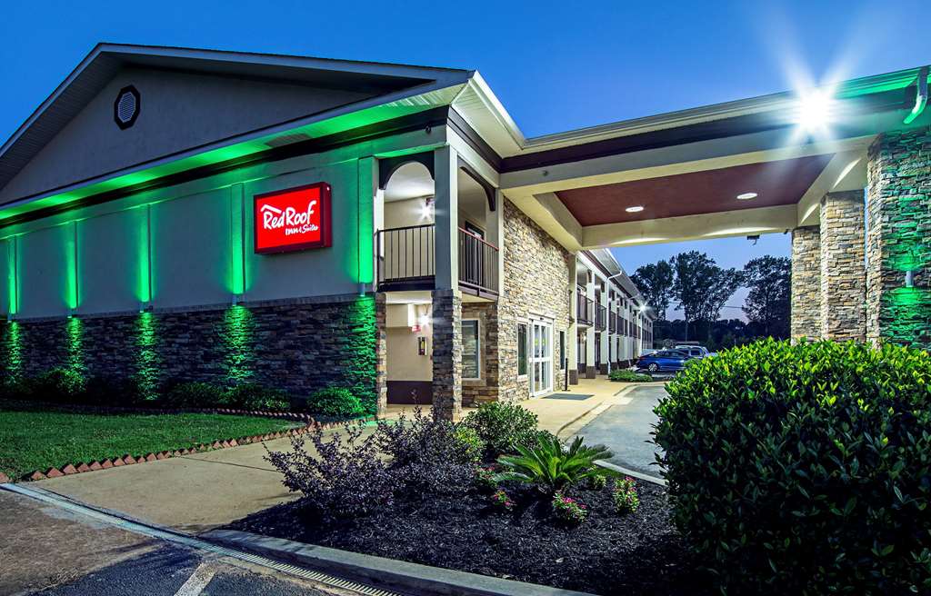 Pet Friendly Red Roof Inn & Suites Greenwood SC in Greenwood, South Carolina