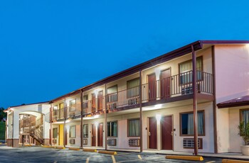 Pet Friendly Red Roof Inn Buffalo TX in Buffalo, Texas