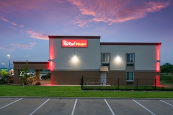 Pet Friendly Red Roof Inn PLUS+ Fort Worth Burleson in Burleson, Texas