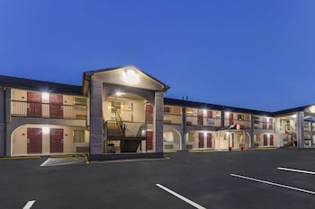 Pet Friendly Red Roof Inn Corsicana in Corsicana, Texas