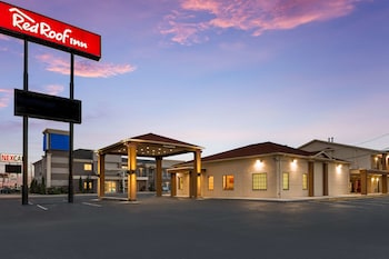 Pet Friendly Red Roof Inn Houston Spring North in Spring, Texas