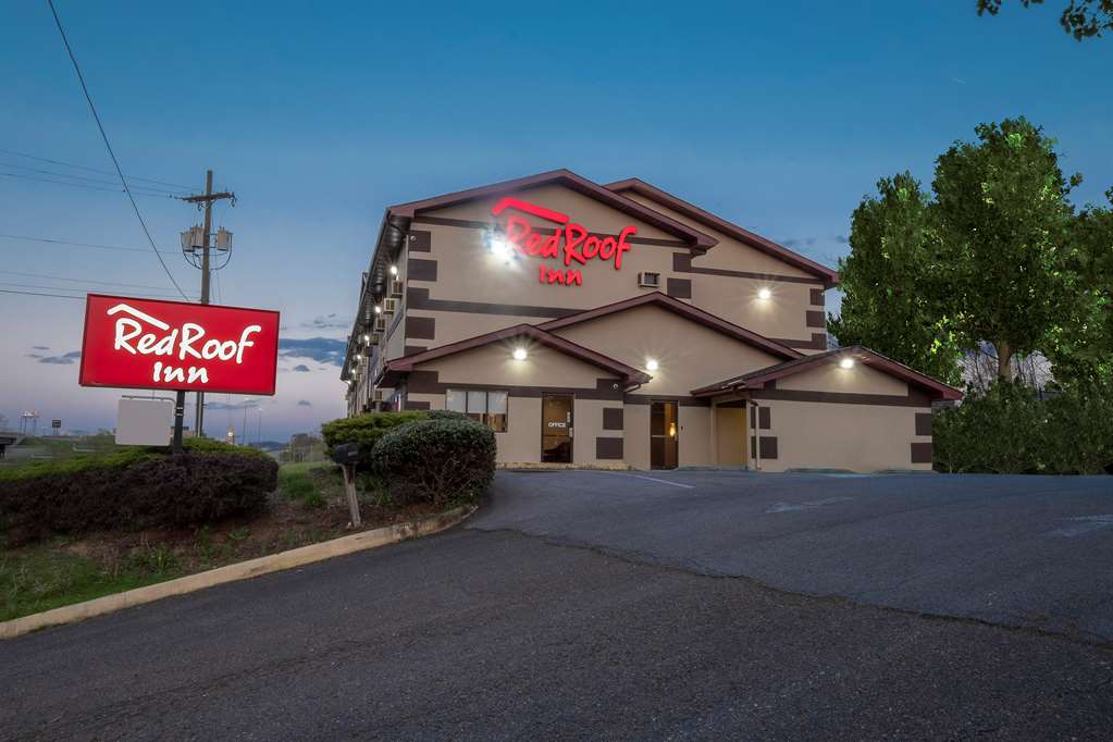 Pet Friendly Red Roof Inn Bristol in Bristol, Virginia