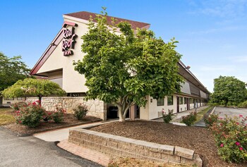 Pet Friendly Red Roof Inn Fairmont in Fairmont, West Virginia