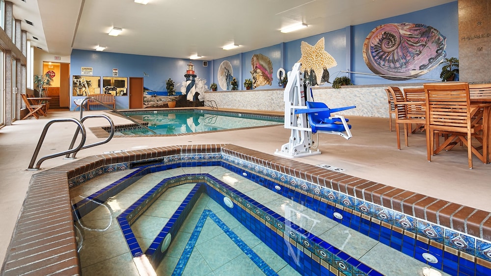 Pet Friendly Best Western Holiday Hotel in Coos Bay, Oregon