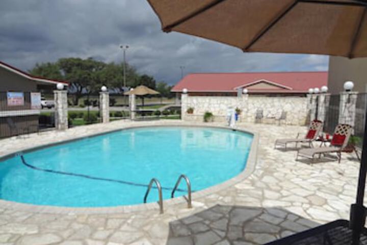 Pet Friendly Surestay Plus Hotel By Best Western Beeville in Beeville, Texas