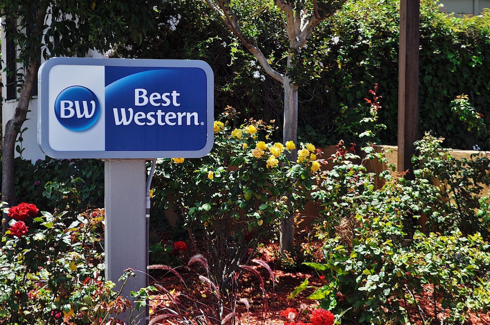 Pet Friendly Best Western Rose Garden Inn in Watsonville, California