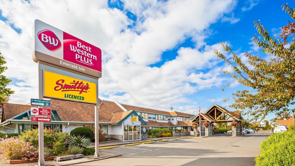 Pet Friendly Best Western Plus Emerald Isle Hotel in Sidney, British Columbia