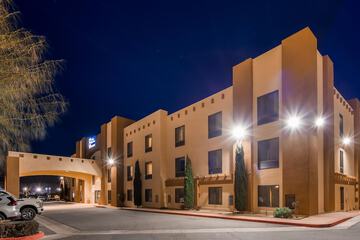 Pet Friendly Best Western Joshua Tree Hotel & Suites in Yucca Valley, California