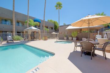 Pet Friendly Best Western Innsuites Phoenix Hotel & Suites in Phoenix, Arizona