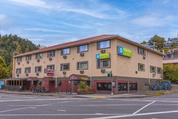 Pet Friendly Surestay Hotel By Best Western Portland City Center in Portland, Oregon