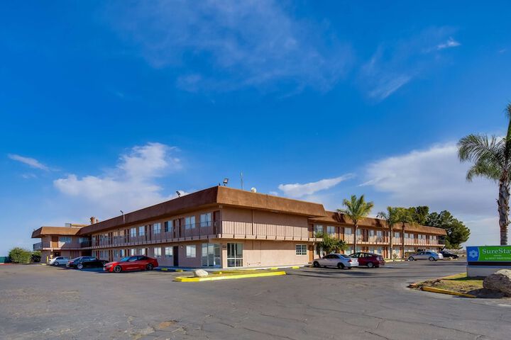 Pet Friendly Surestay Hotel By Best Western Buttonwillow in Buttonwillow, California
