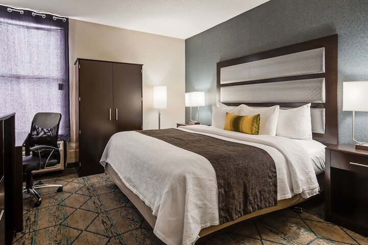 Pet Friendly Best Western Plus Indianapolis Nw Hotel in Indianapolis, Indiana
