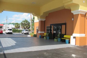 Pet Friendly Best Western Plus Sanford Airport/Lake Mary Hotel in Sanford, Florida