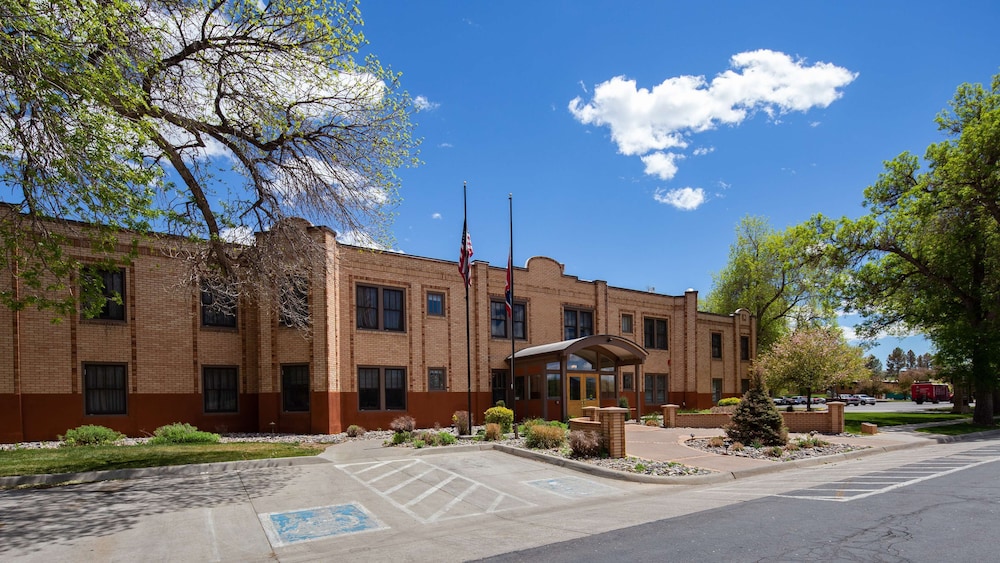 Pet Friendly Best Western Plus Plaza Hotel in Thermopolis, Wyoming